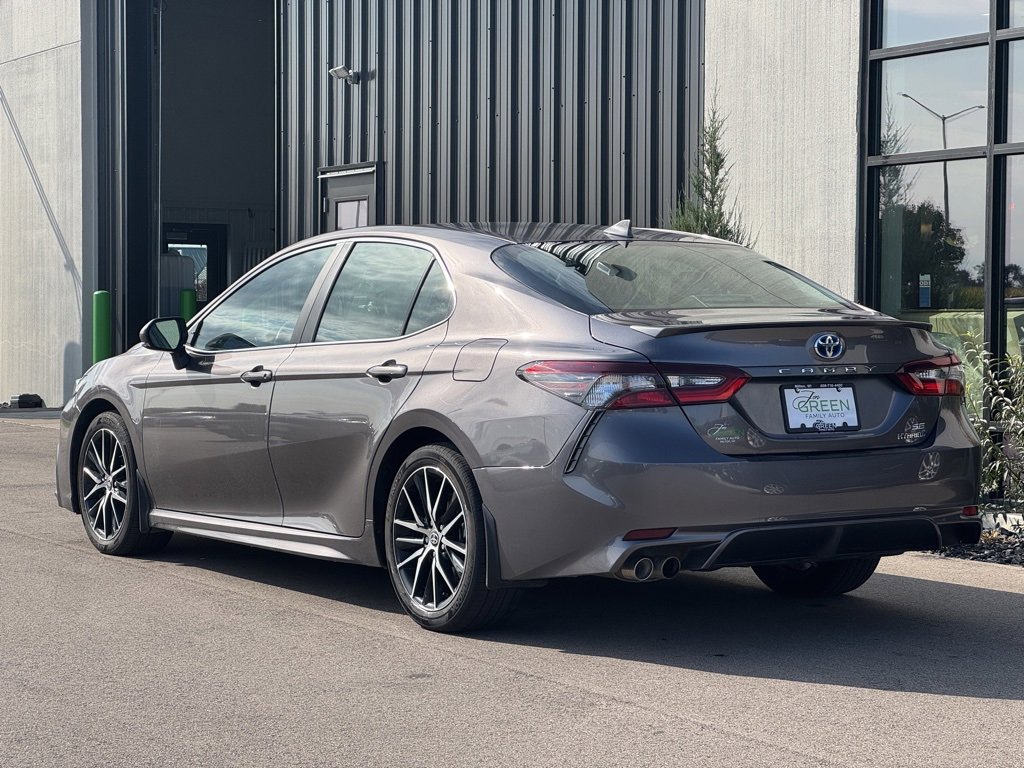 Used 2024 Toyota Camry SE image 3