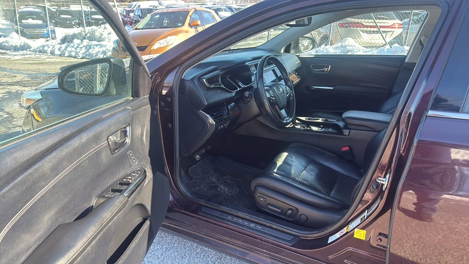 Used 2014 Toyota Avalon Limited w/ Technology Package FWD image 22