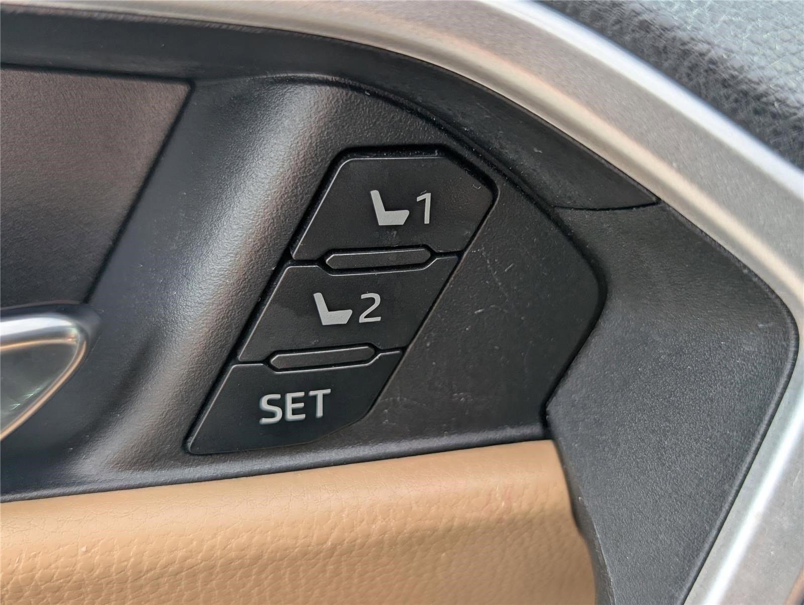 Used 2021 Toyota RAV4 XLE Premium image 19