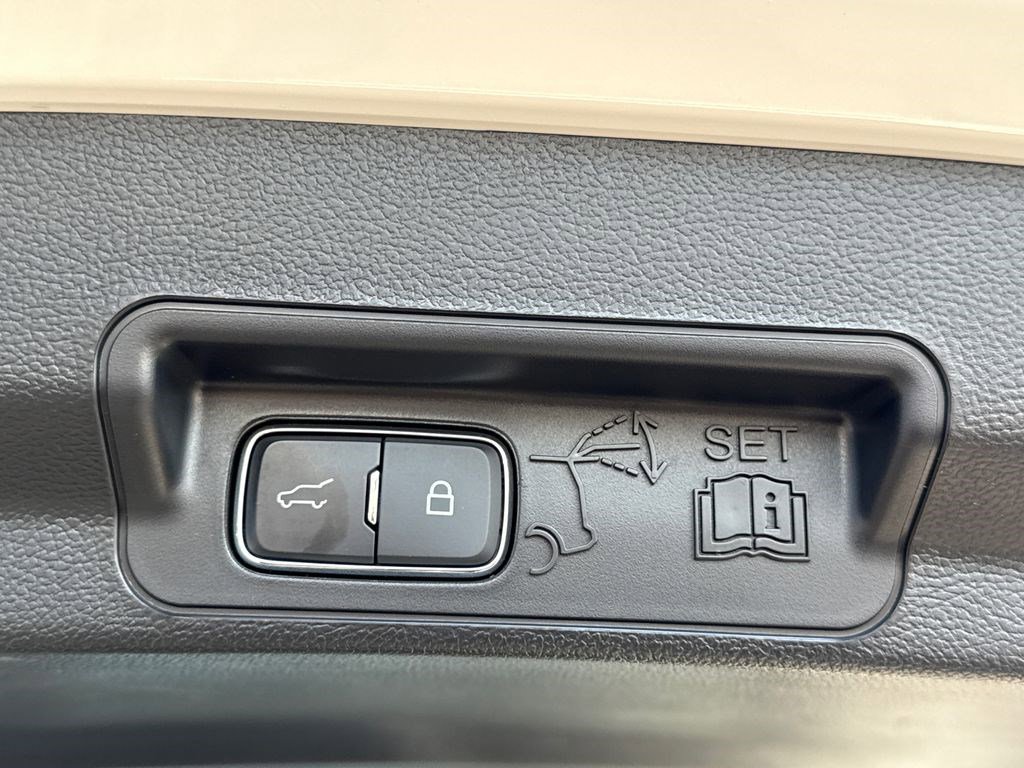 Used 2023 Ford Explorer XLT w/ Equipment Group 202A image 17