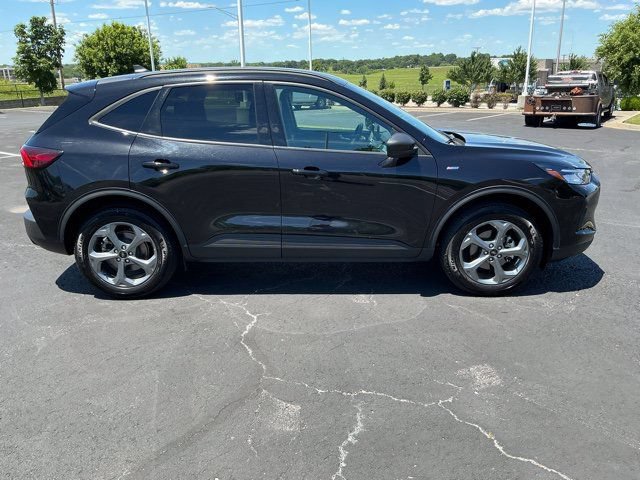 Used 2025 Ford Escape ST-Line AWD/4WD image 2