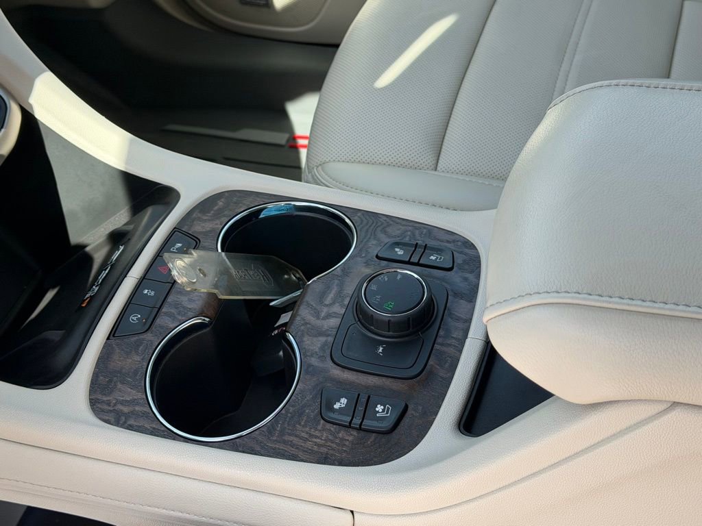 Certified 2021 GMC Acadia Denali w/ Denali Ultimate Package AWD/4WD image 25