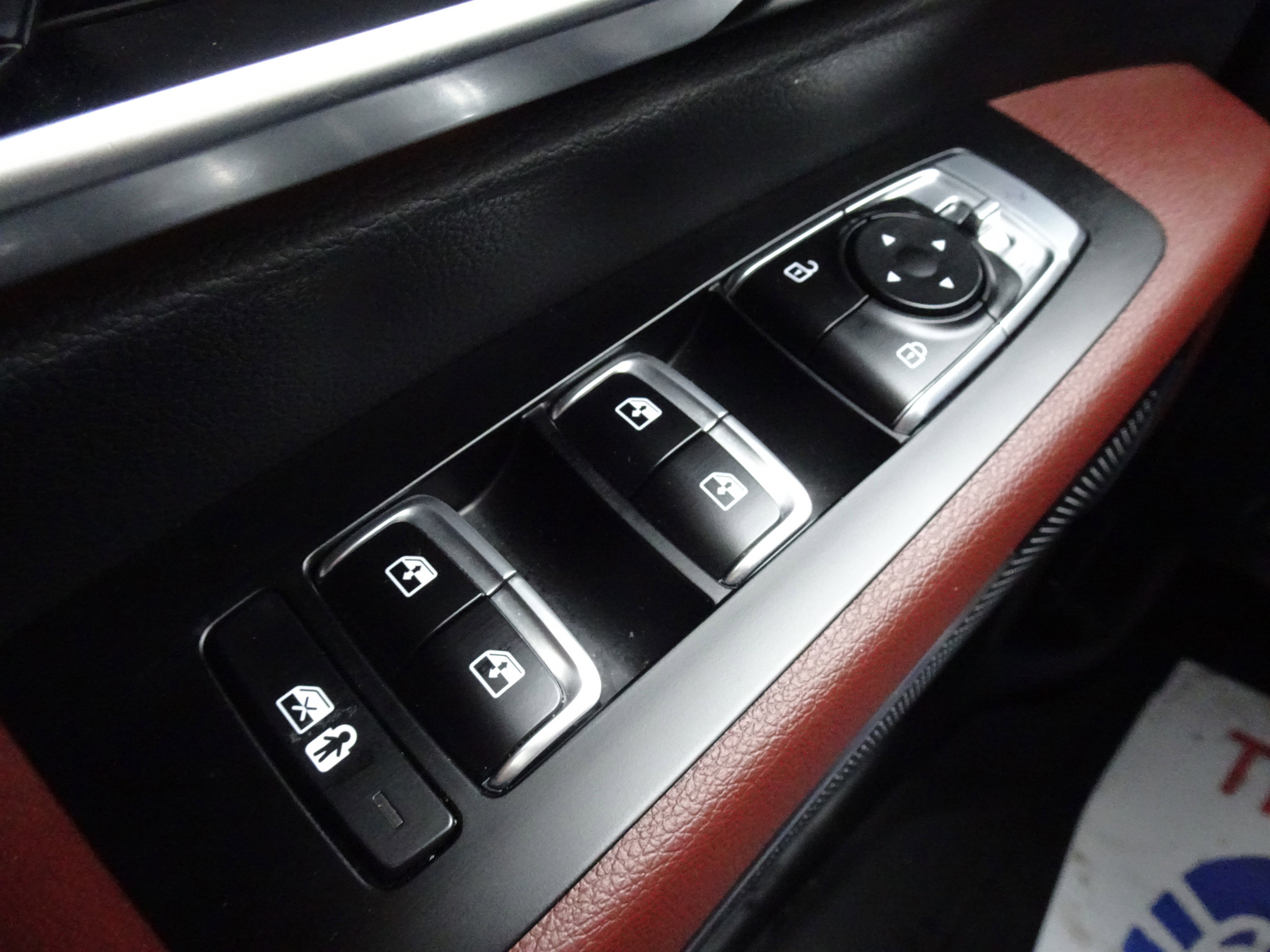 Used 2024 Kia Telluride SX w/ Towing Package image 24