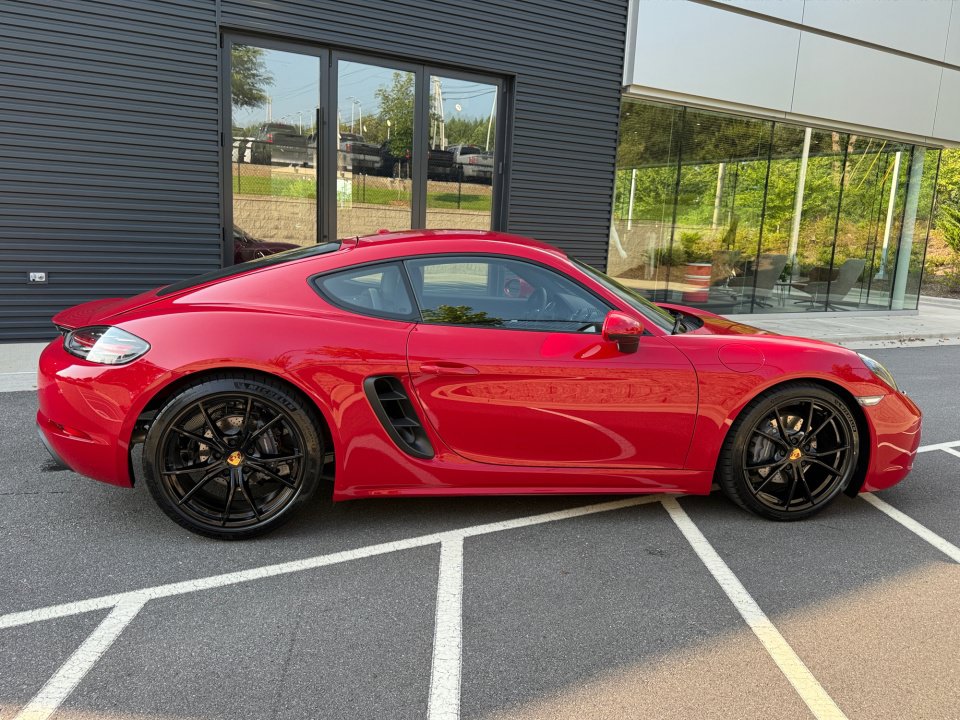 Used 2025 Porsche 718 Cayman RWD image 8