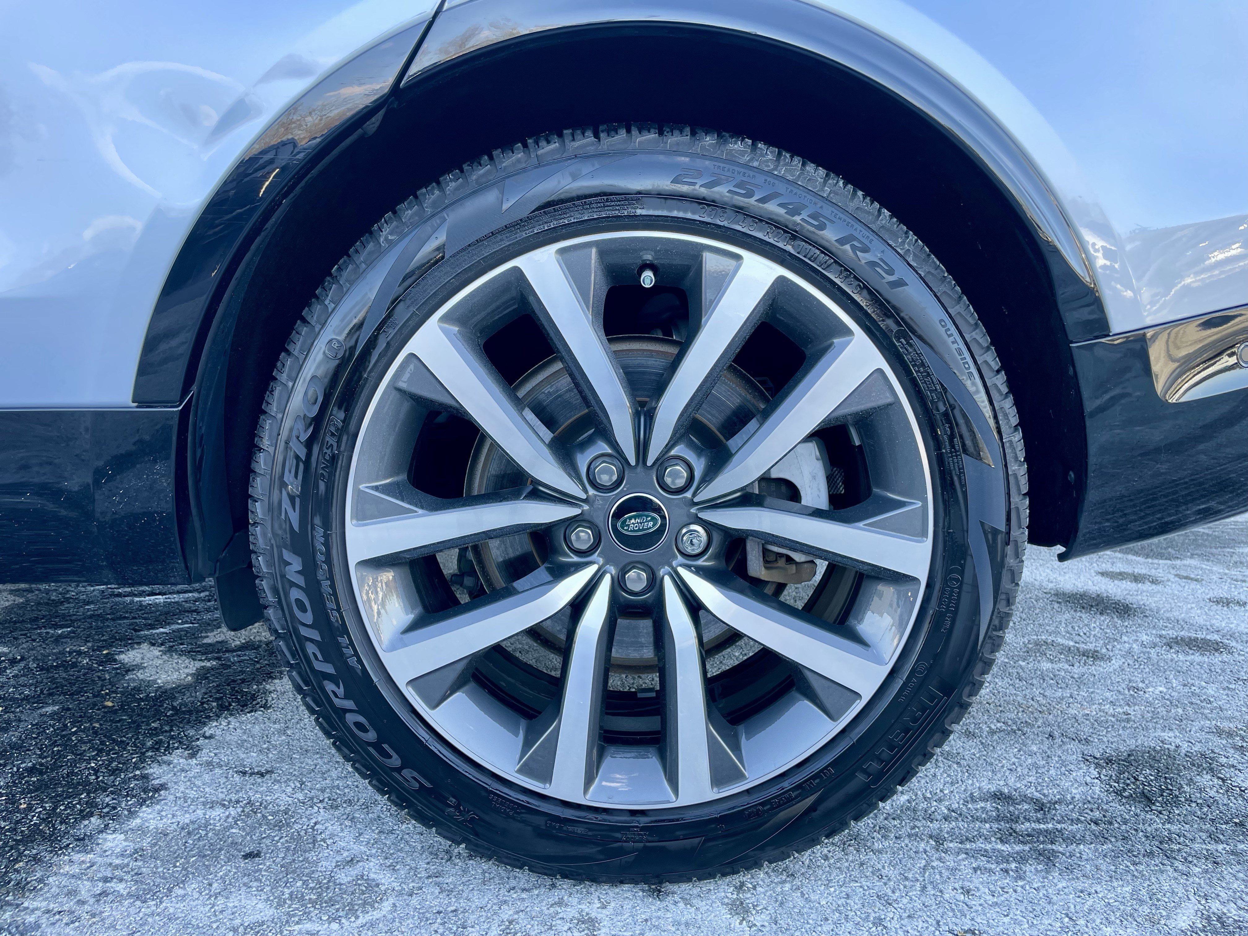 Certified 2024 Land Rover Discovery Dynamic SE image 10