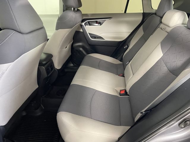 Used 2021 Toyota RAV4 XLE w/ Convenience Package FWD image 16