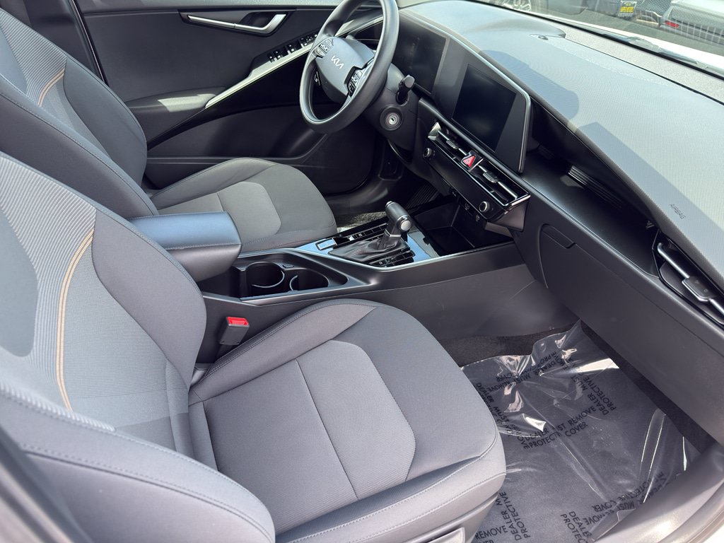 Used 2025 Kia Niro LX FWD image 14
