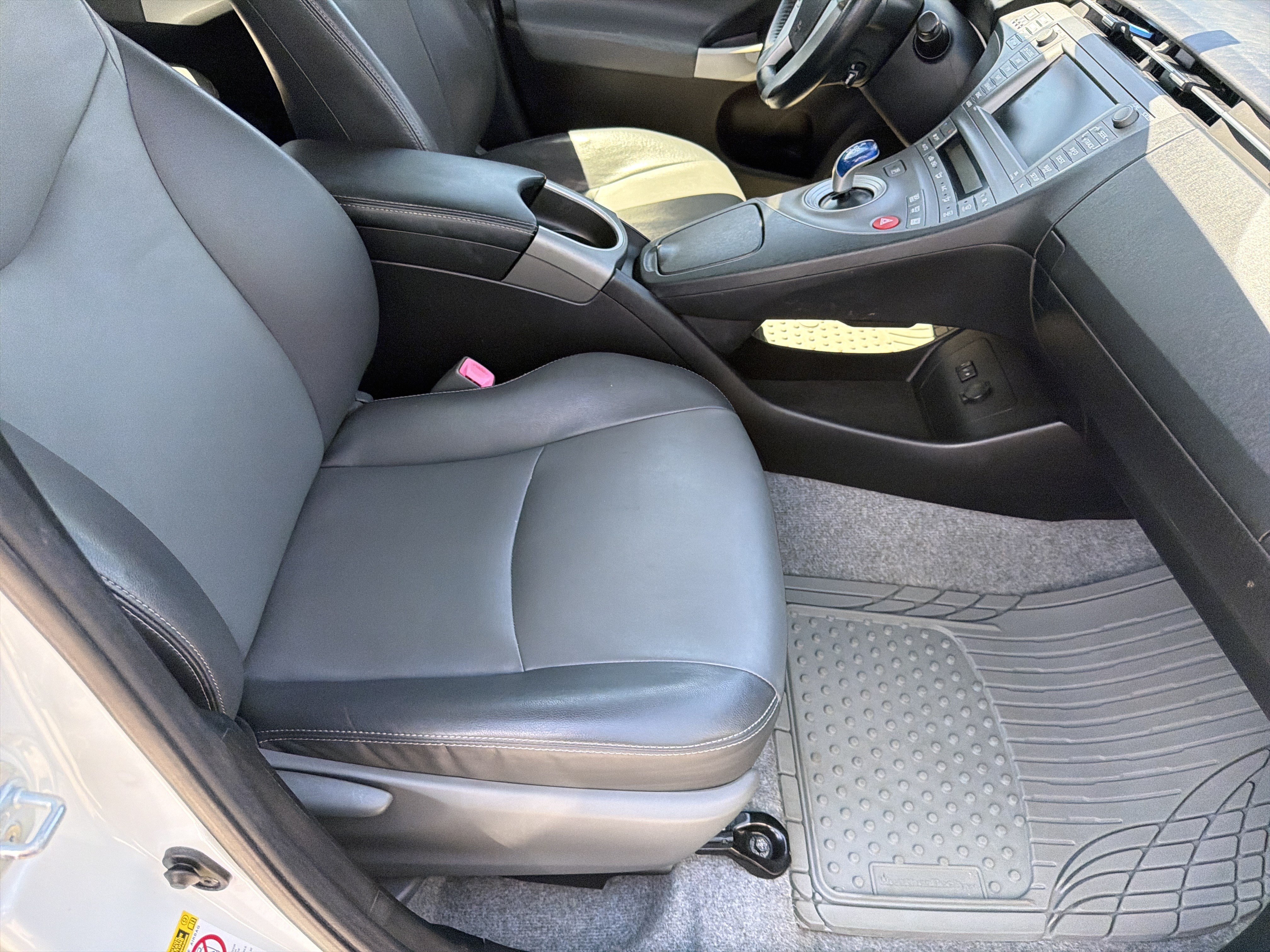 Used 2013 Toyota Prius Four w/ Deluxe Solar Roof Pkg FWD image 63