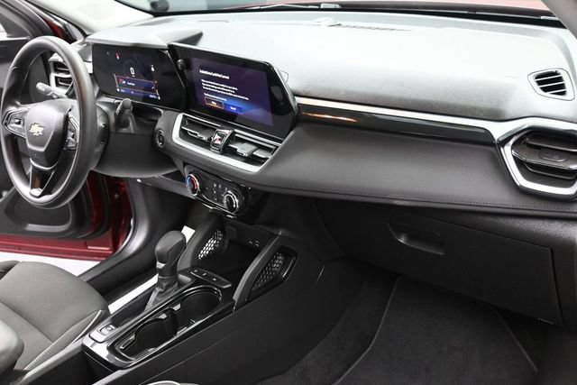 Used 2024 Chevrolet TrailBlazer LT FWD image 30