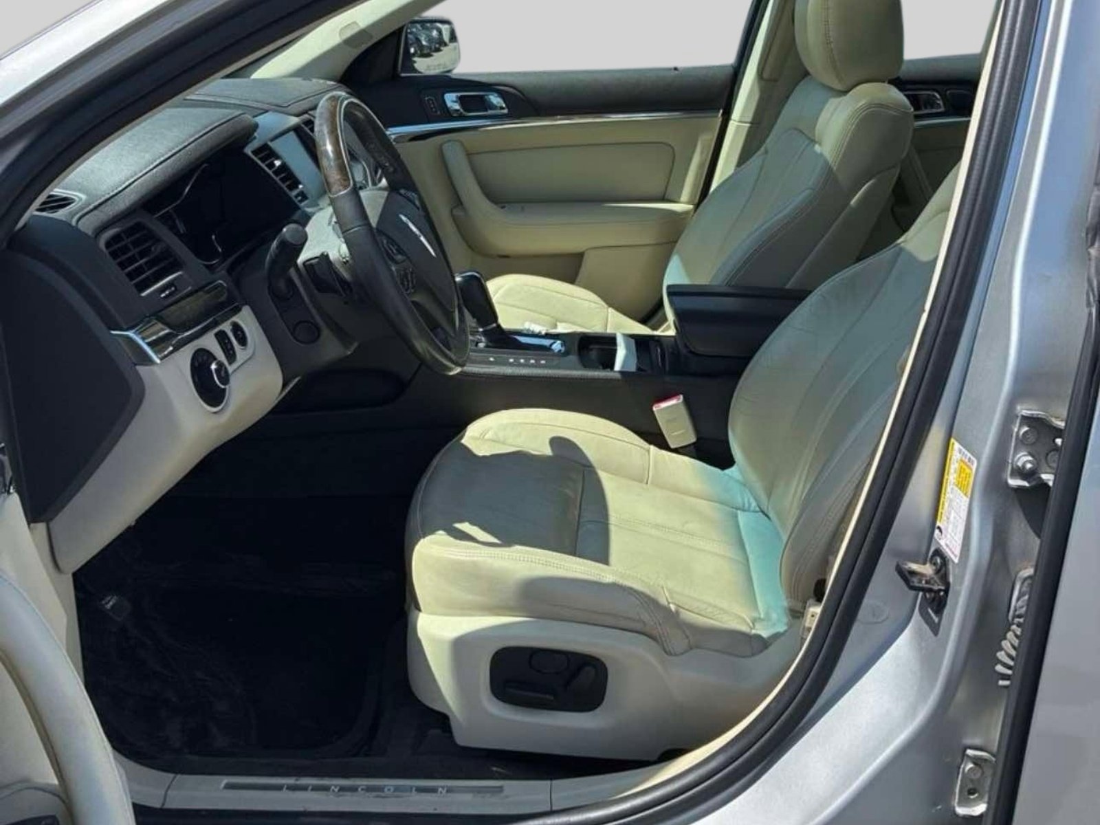 Used 2013 Lincoln MKS FWD image 2