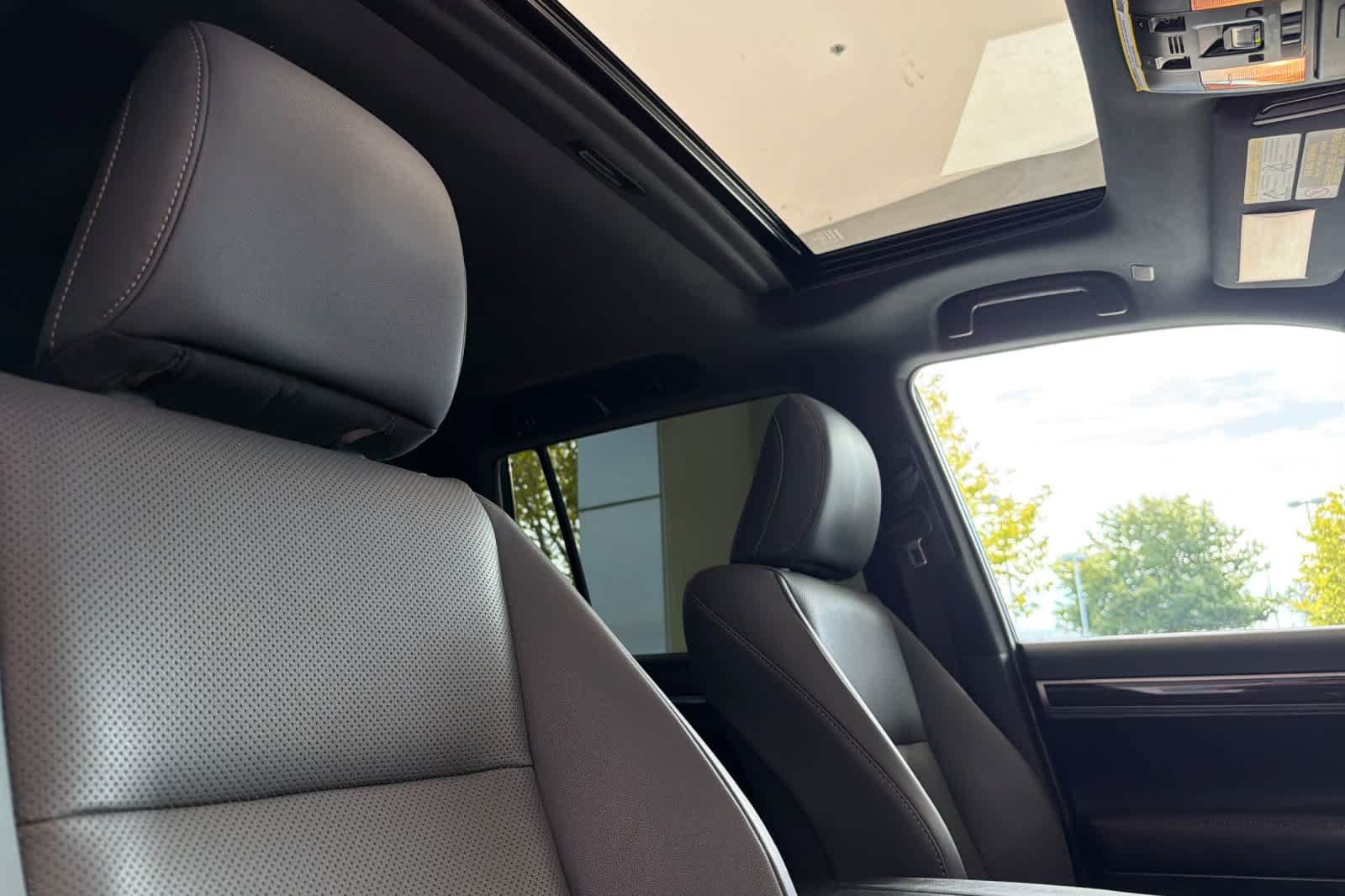 Certified 2022 Lexus GX 460 Premium w/ Premium Plus Package AWD/4WD image 18