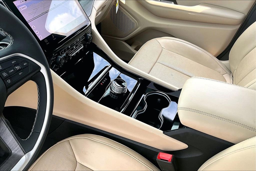 Used 2023 Jeep Grand Cherokee Limited w/ Luxury Tech Group II image 17