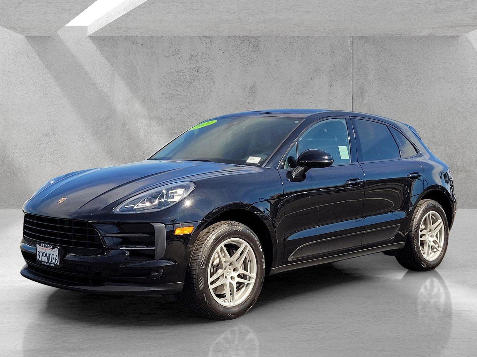 Used 2020 Porsche Macan w/ Premium Package image 8