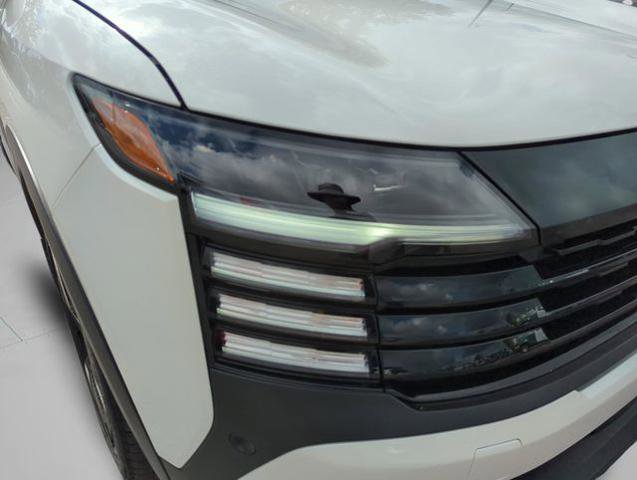 Certified 2025 Nissan Kicks SR image 17