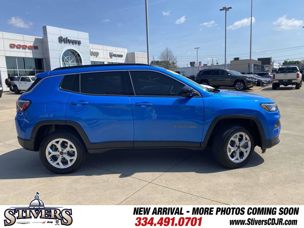 Used 2025 Jeep Compass Latitude image 43