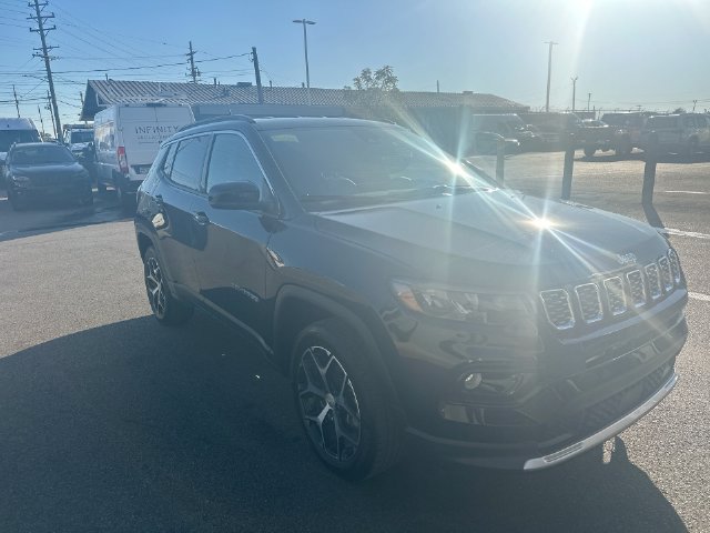 Used 2024 Jeep Compass Limited AWD/4WD image 12