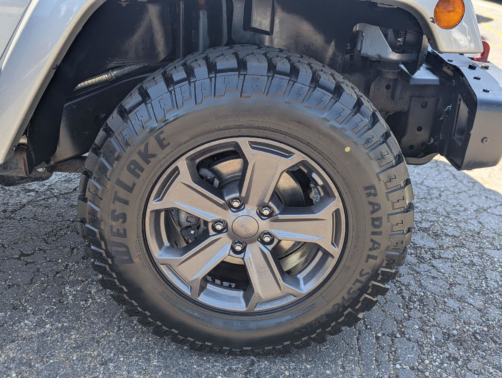 Used 2018 Jeep Wrangler Unlimited Rubicon w/ Max Tow Package AWD/4WD image 36