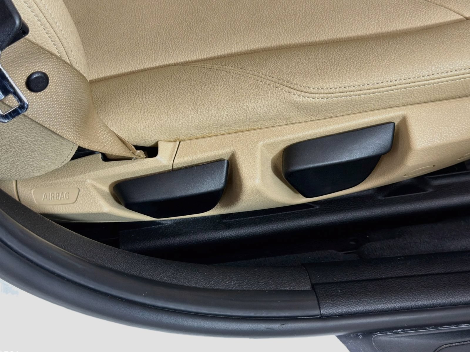 Used 2018 BMW 320i Sedan RWD image 32