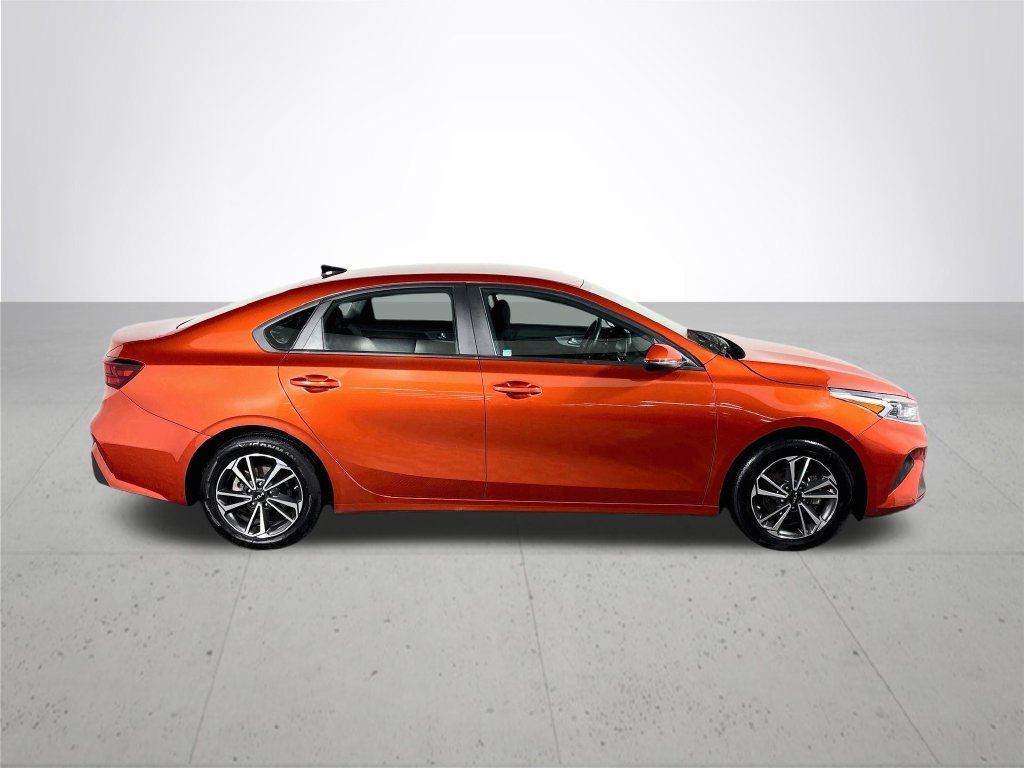 Used 2023 Kia Forte LXS w/ LXS Technology Package FWD image 5