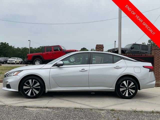 Used 2022 Nissan Altima 2.5 SV w/ SV Premium Package image 4