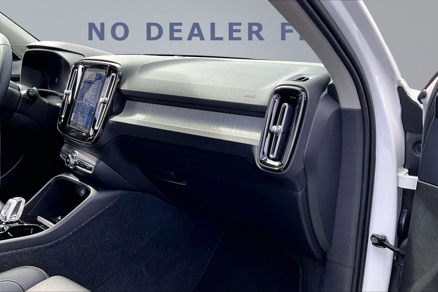 Used 2024 Volvo XC40 B5 Plus image 27