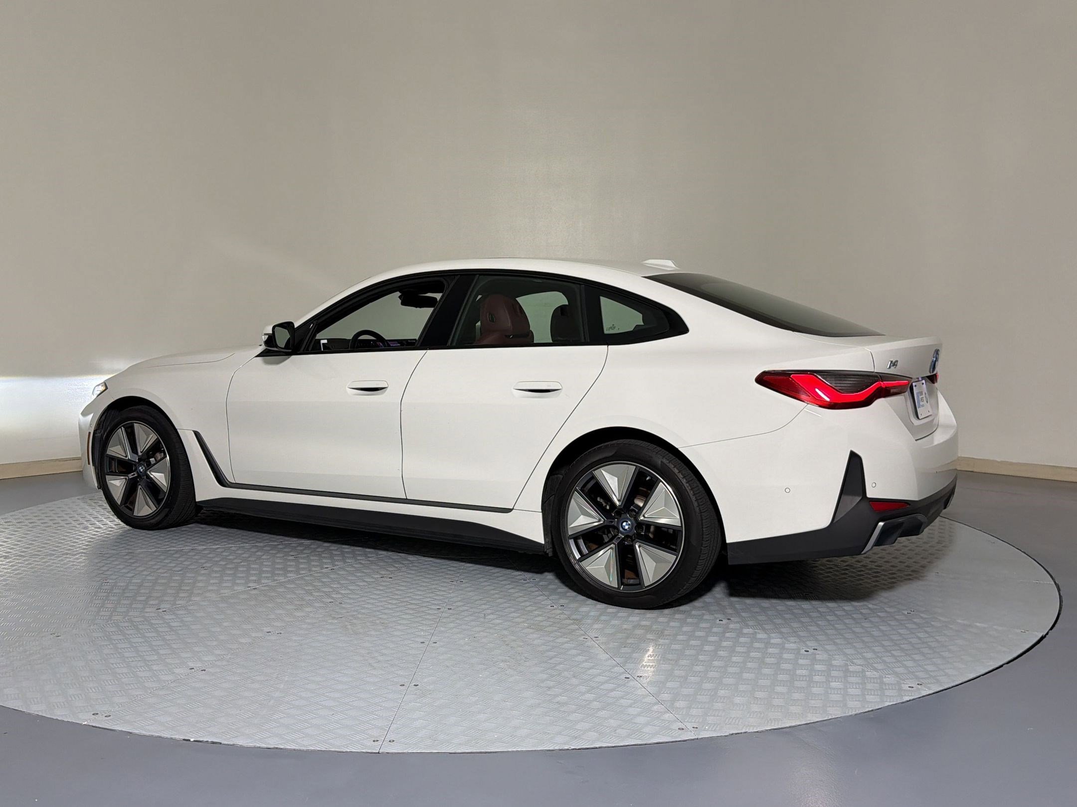 Used 2023 BMW i4 eDrive35 RWD image 3