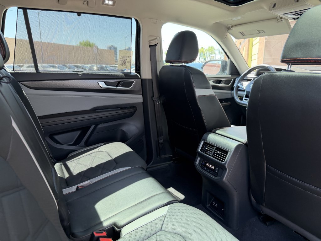 Used 2024 Volkswagen Atlas Peak Edition SEL AWD/4WD image 44
