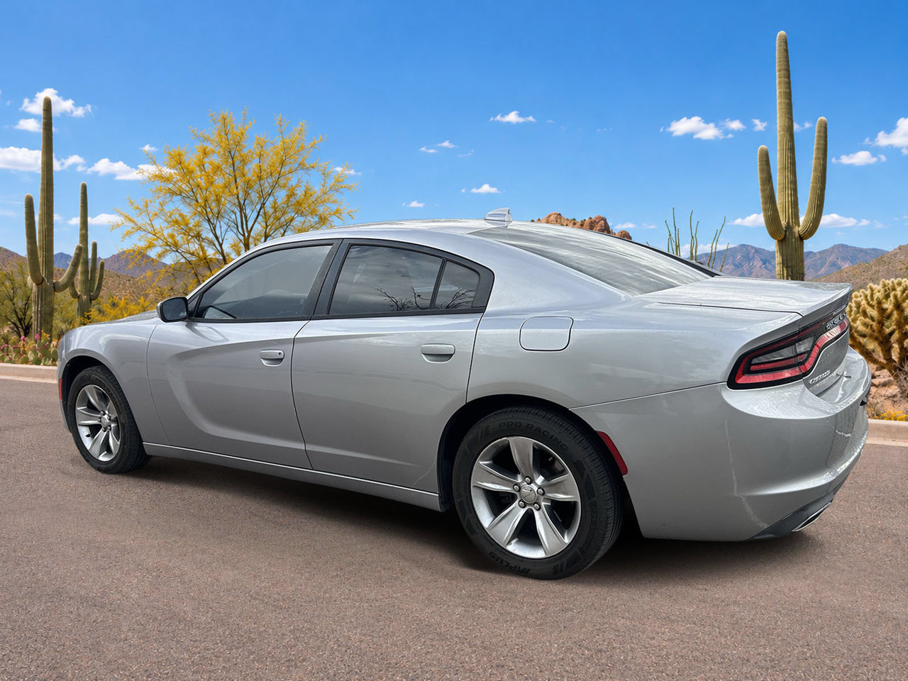 Used 2017 Dodge Charger SXT RWD image 6