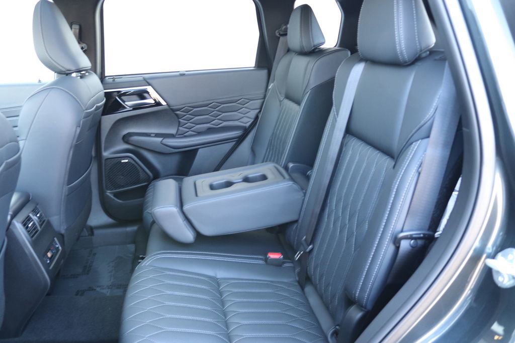 New 2026 Mitsubishi Outlander SEL image 6