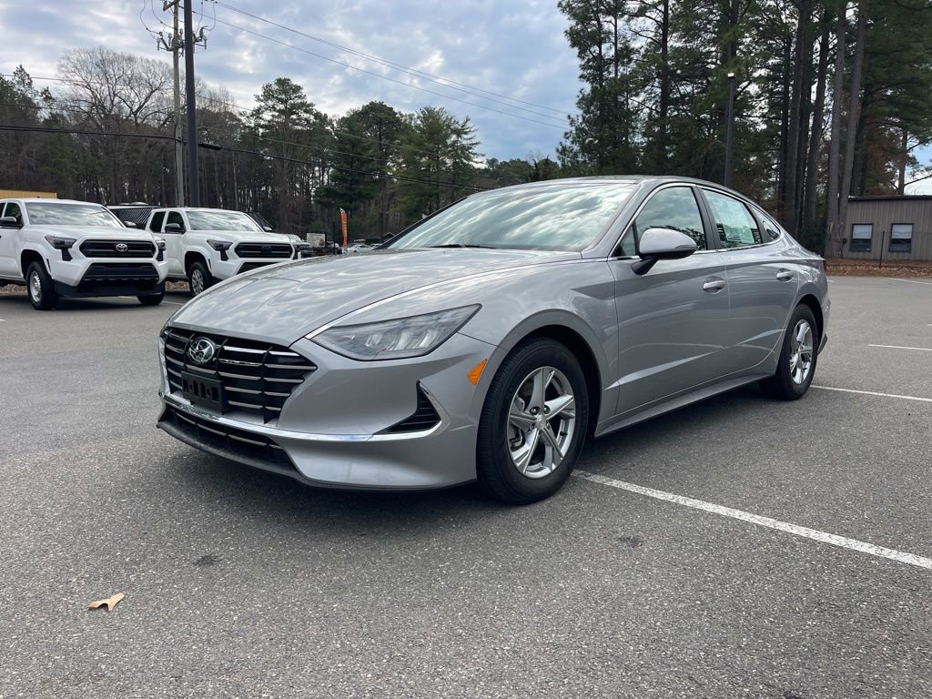 Used 2023 Hyundai Sonata SE w/ Preferred Accessory Package image 2