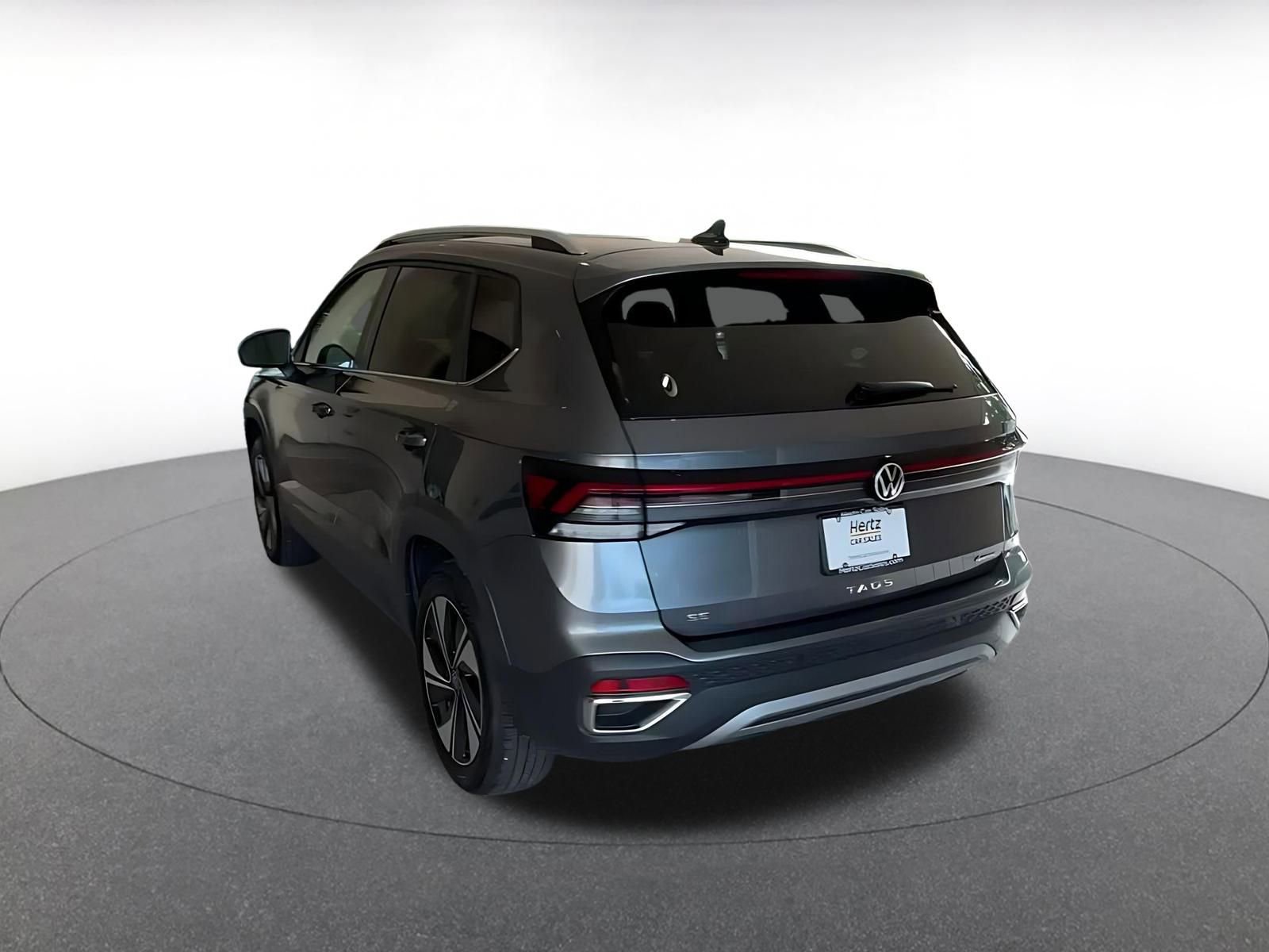 Used 2025 Volkswagen Taos SE image 11