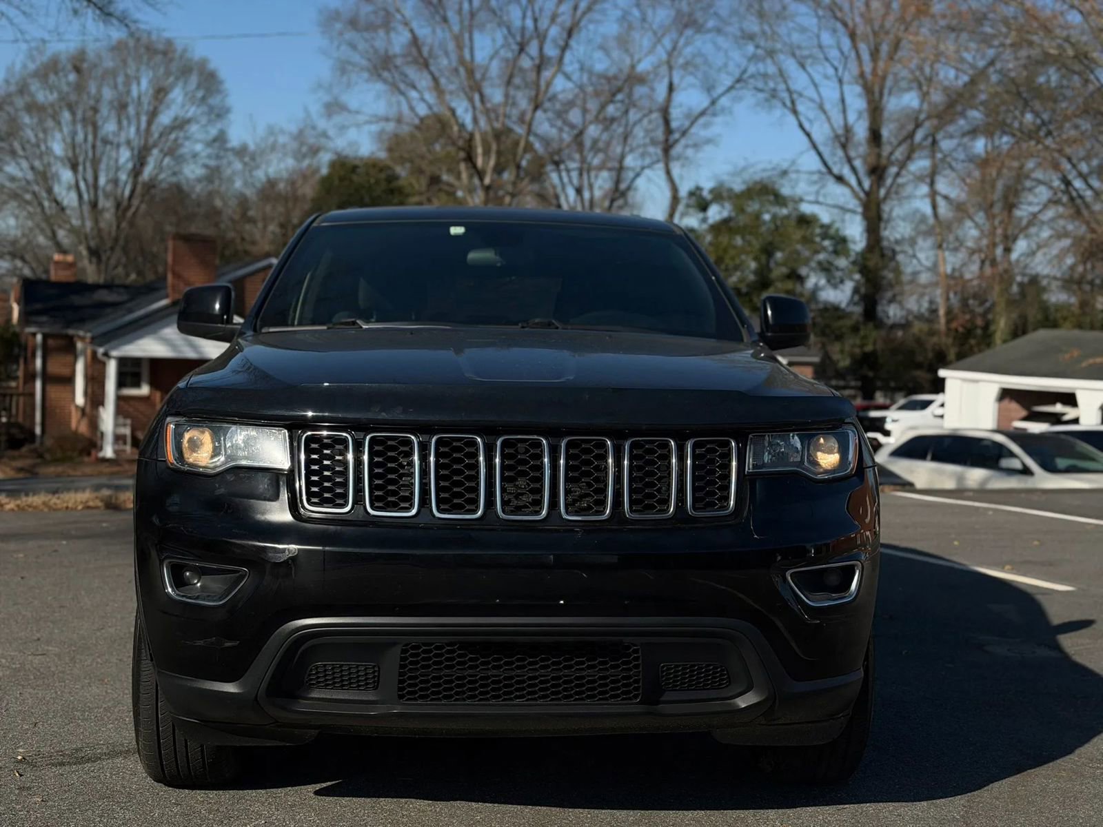 Used 2018 Jeep Grand Cherokee Laredo AWD/4WD image 9
