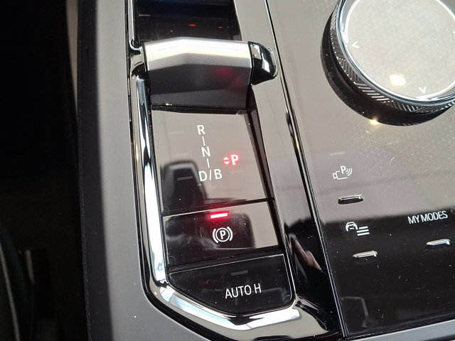 Certified 2025 BMW iX xDrive50 w/ Premium Package image 16