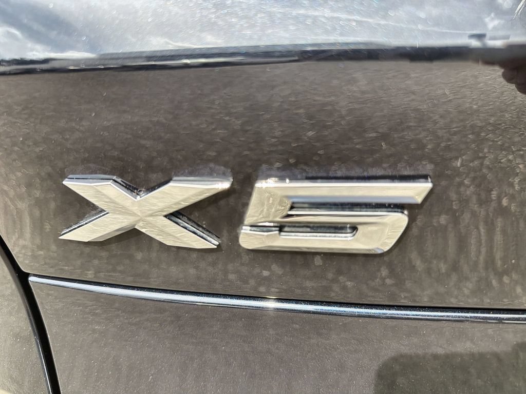 Used 2024 BMW X5 xDrive40i w/ M Sport Package AWD/4WD image 15