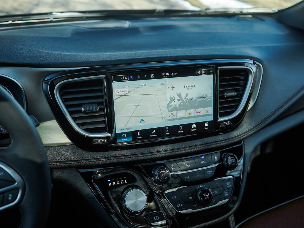 New 2026 Chrysler Pacifica Pinnacle w/ Trailer Tow Group AWD/4WD image 25