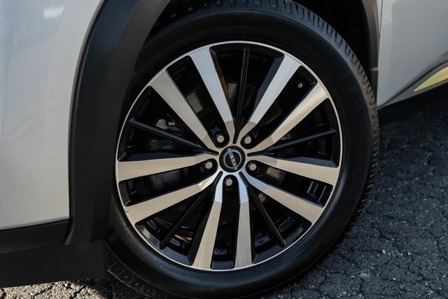 Used 2023 Nissan Pathfinder Platinum w/ Cargo Package image 4