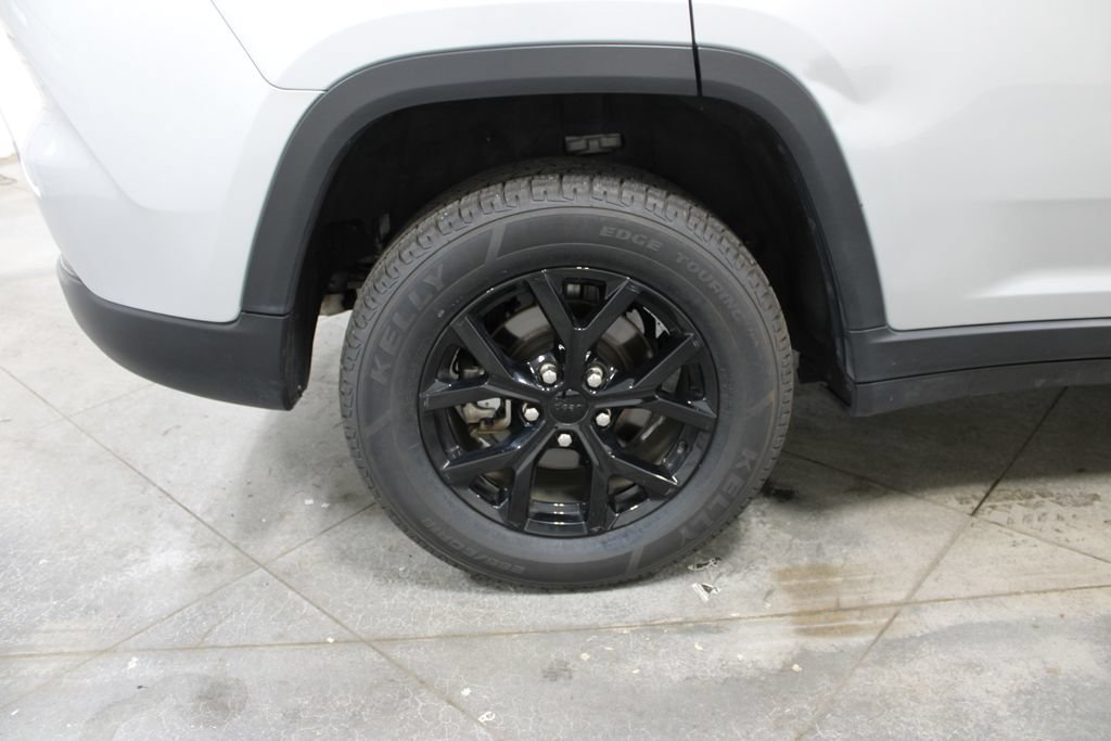 Used 2024 Jeep Grand Cherokee Altitude AWD/4WD image 38