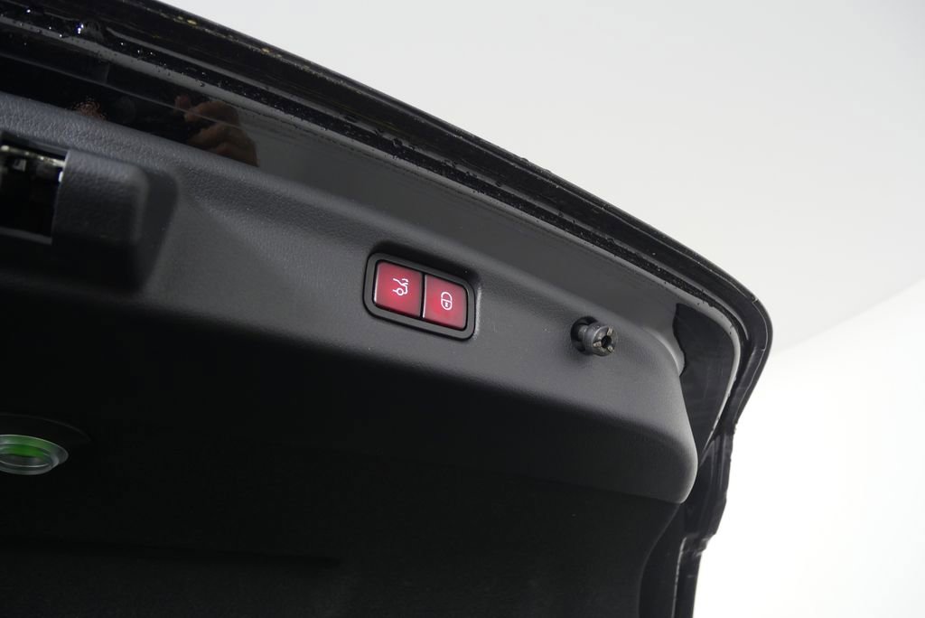 Used 2023 Mercedes-Benz C 300 Sedan image 16