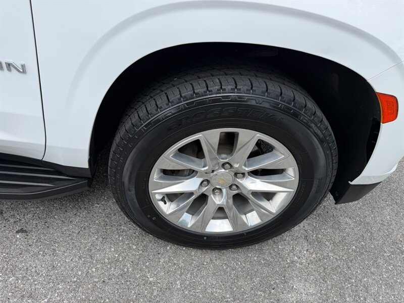 Used 2022 Chevrolet Suburban Premier w/ Premium Package AWD/4WD image 12