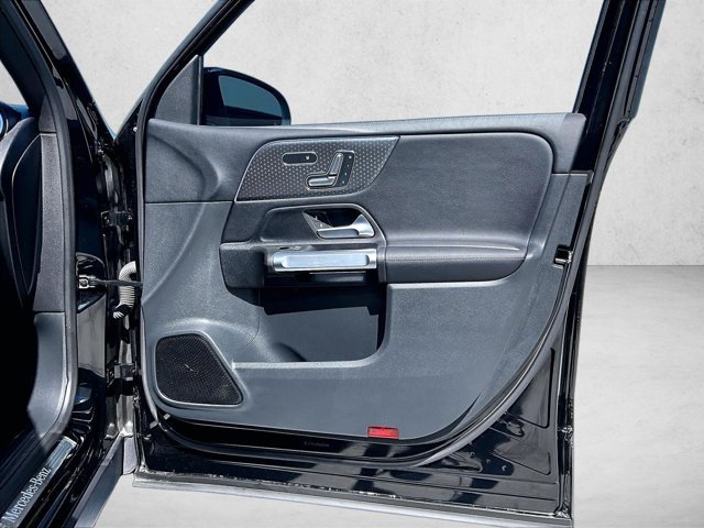 Used 2024 Mercedes-Benz GLB 250 image 19