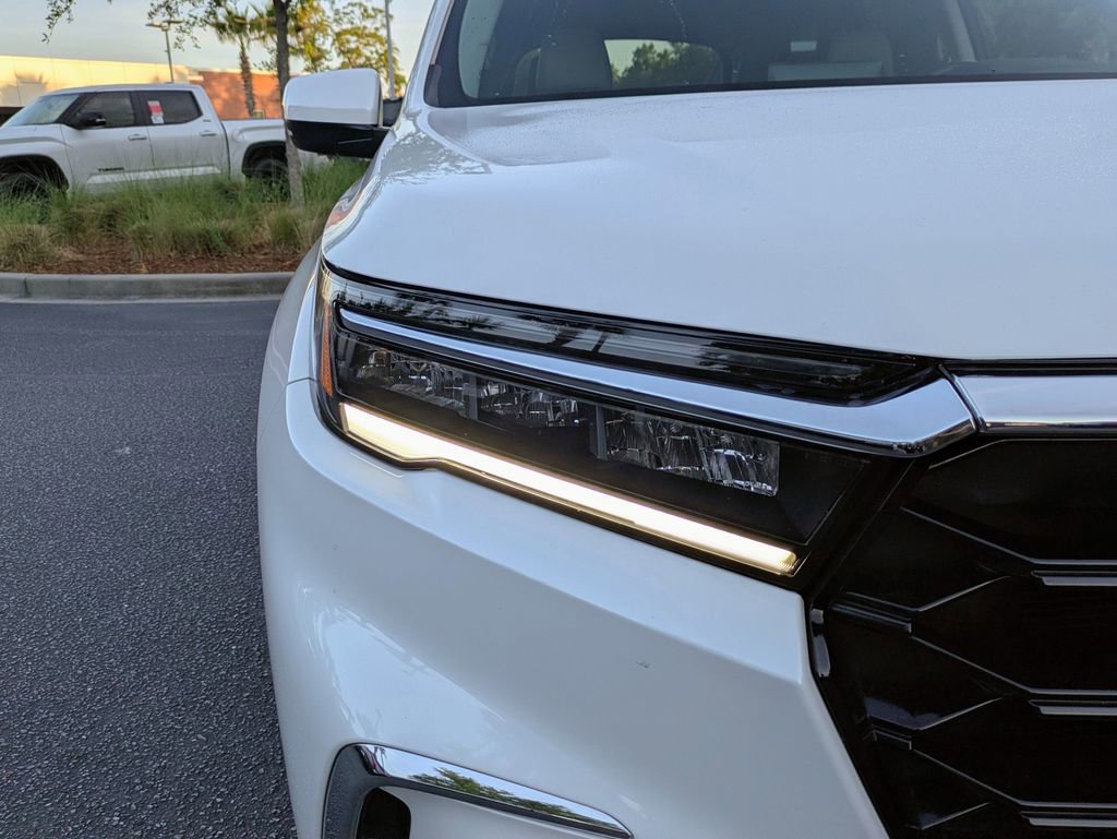 Used 2025 Honda Pilot Touring image 10