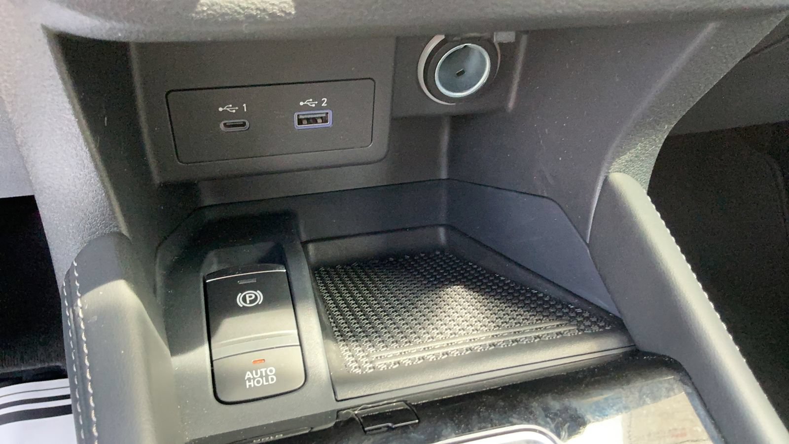 Certified 2024 Nissan Kicks SV FWD image 33