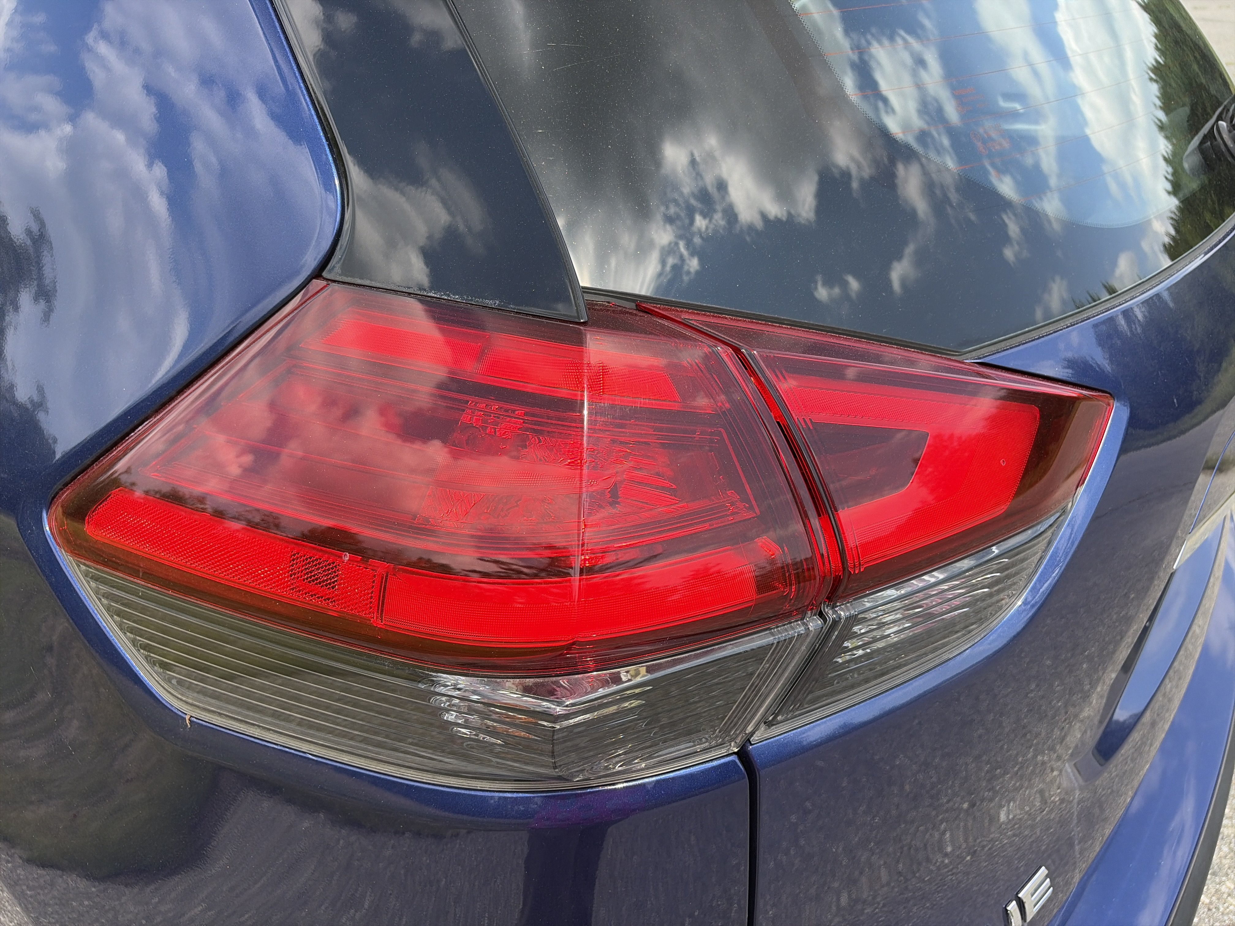 Used 2017 Nissan Rogue S AWD/4WD image 9
