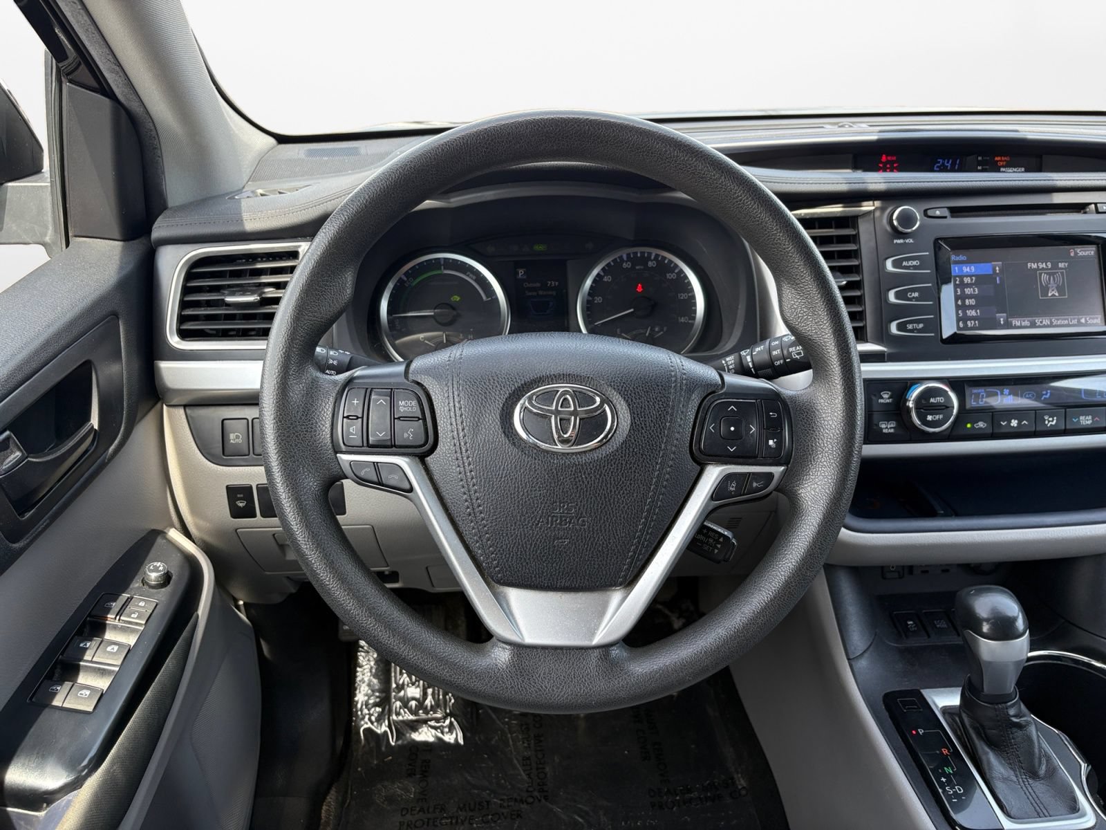Used 2019 Toyota Highlander LE w/ Carpet Mat Package (TMS) AWD/4WD image 14