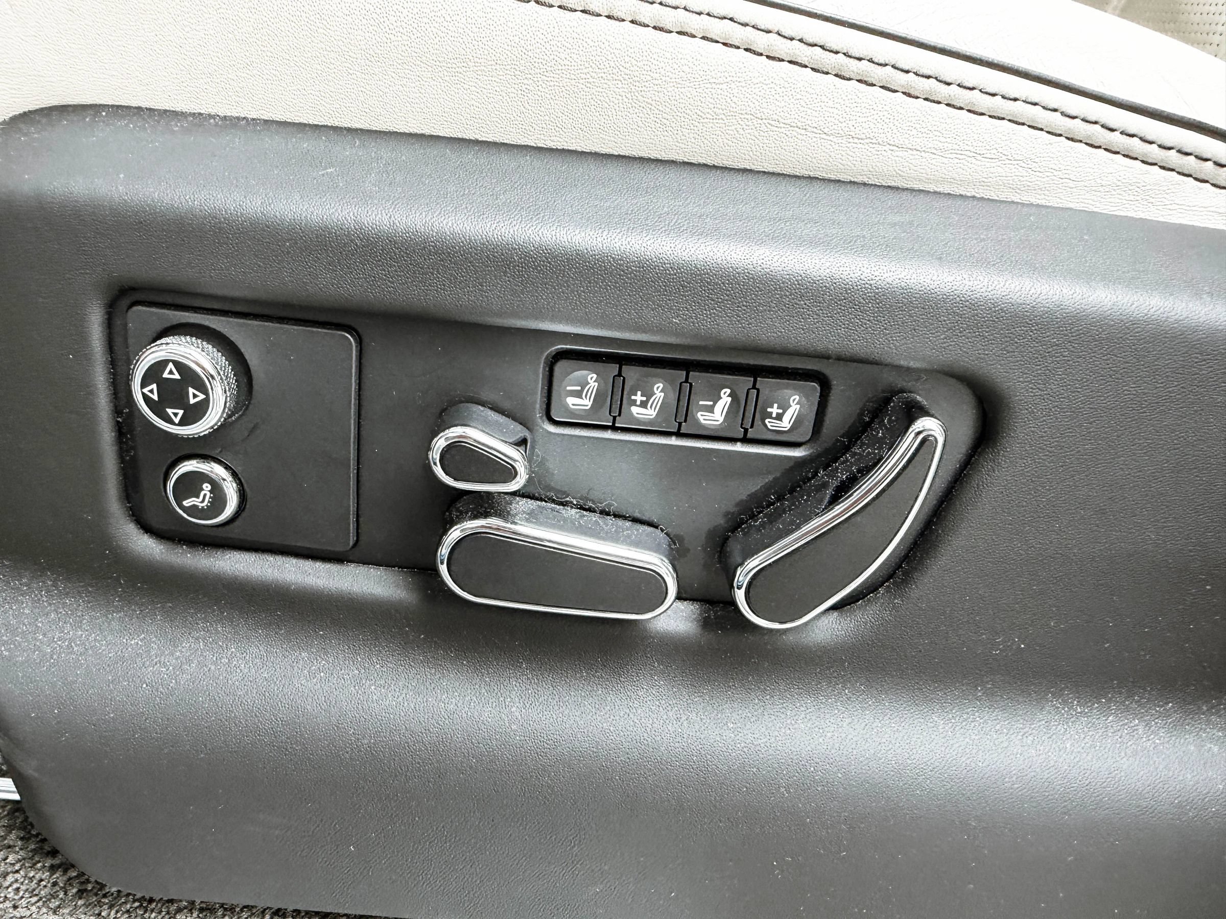 Used 2022 Bentley Bentayga AWD/4WD image 29