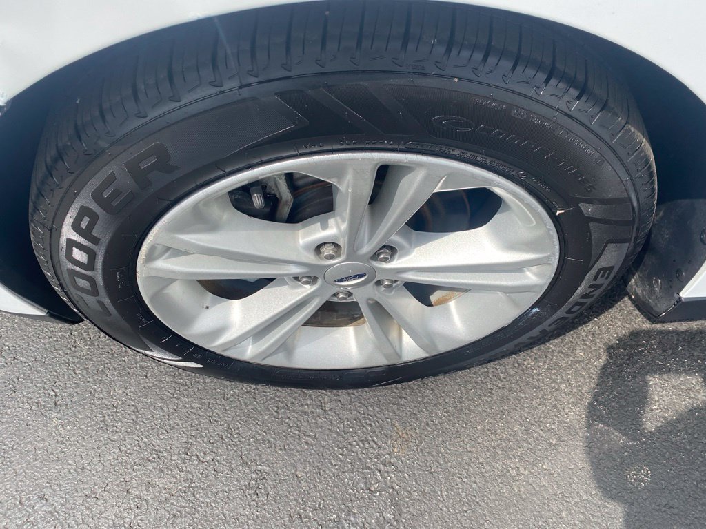 Used 2015 Ford Taurus Limited FWD image 27
