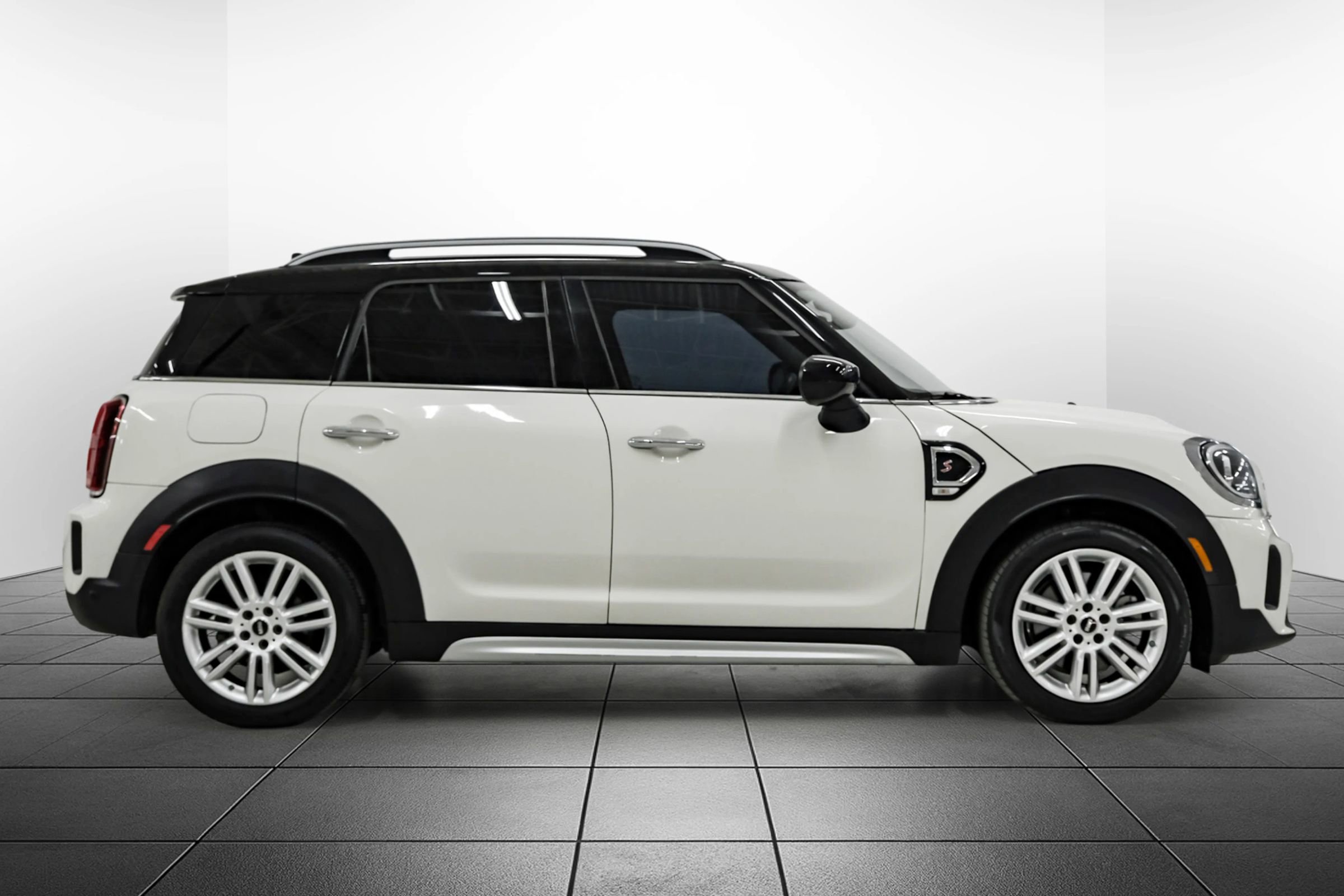 Used 2023 MINI Cooper Countryman S FWD image 8