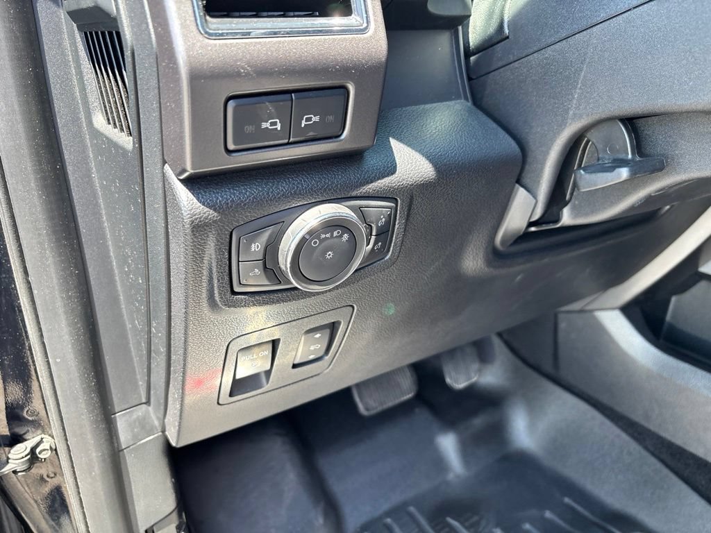 Used 2017 Ford F150 XLT w/ Equipment Group 302A Luxury AWD/4WD image 6