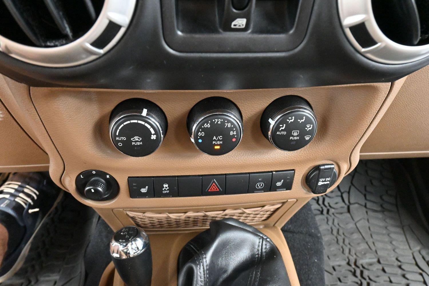 Used 2017 Jeep Wrangler Unlimited Sahara w/ Dual Top Group AWD/4WD image 23