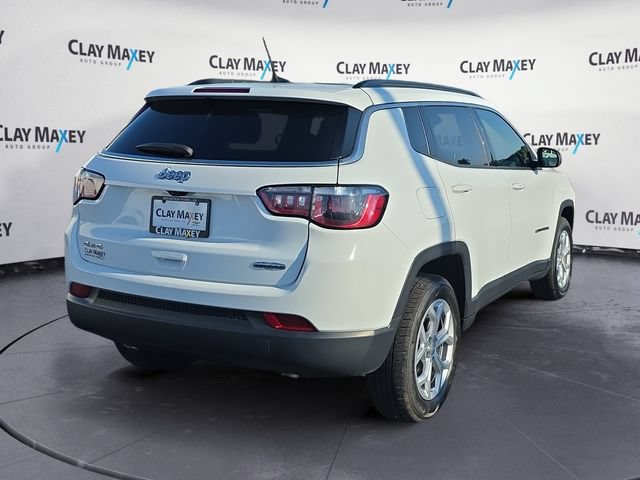Used 2024 Jeep Compass Latitude AWD/4WD image 5